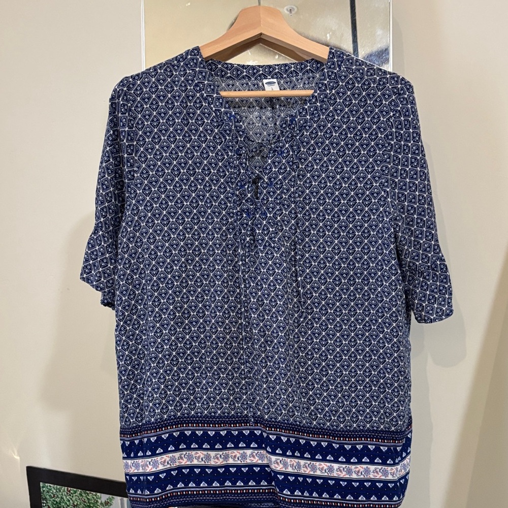 Old Navy Navy and White Geometric Tie-Neck Tunic L